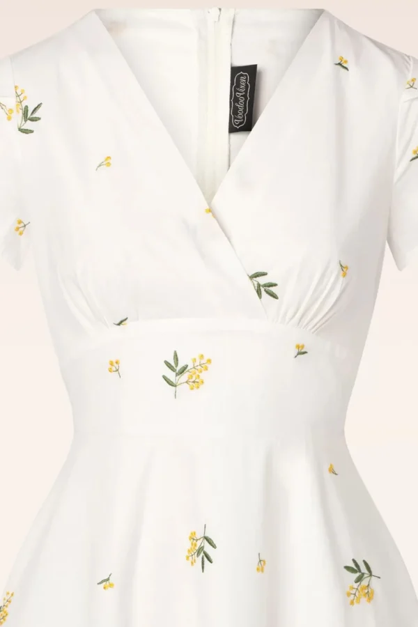 Outlet Vixen Met Bloemen Geborduurde Swingjurk In Wit