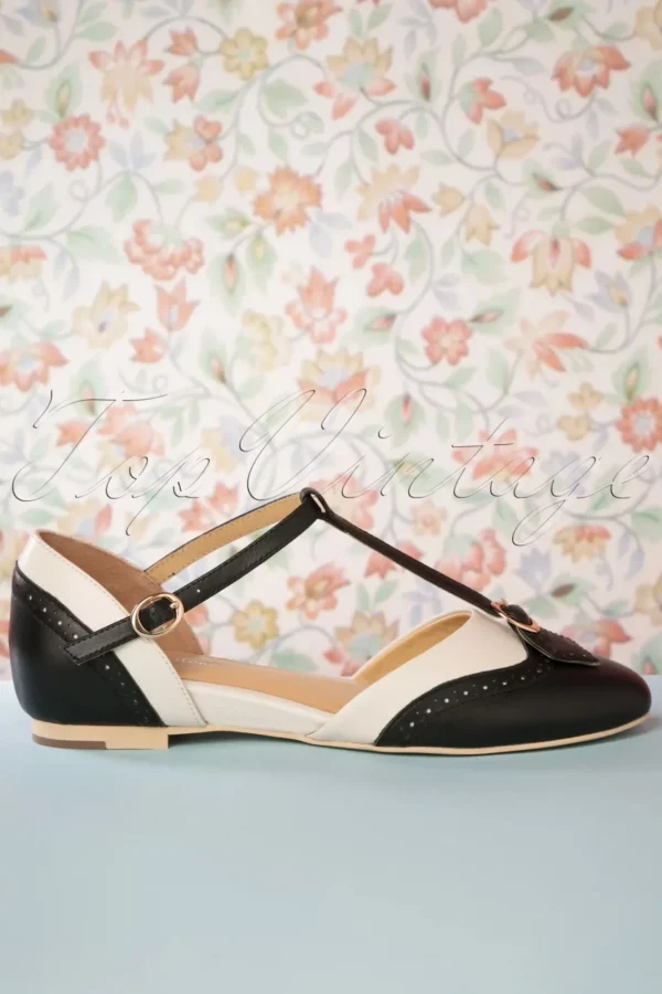 Shop Charlie Stone Parisienne T-Strap Flats In Zwart En Creme