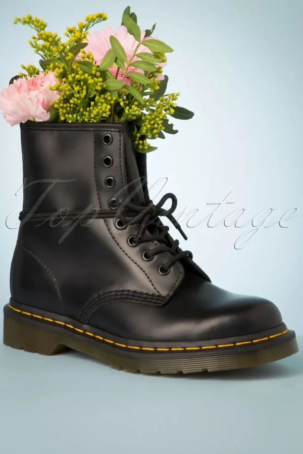 Shop Dr. Martens 1460 Smooth Enkellaarzen In Zwart